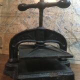 Cast iron binding press