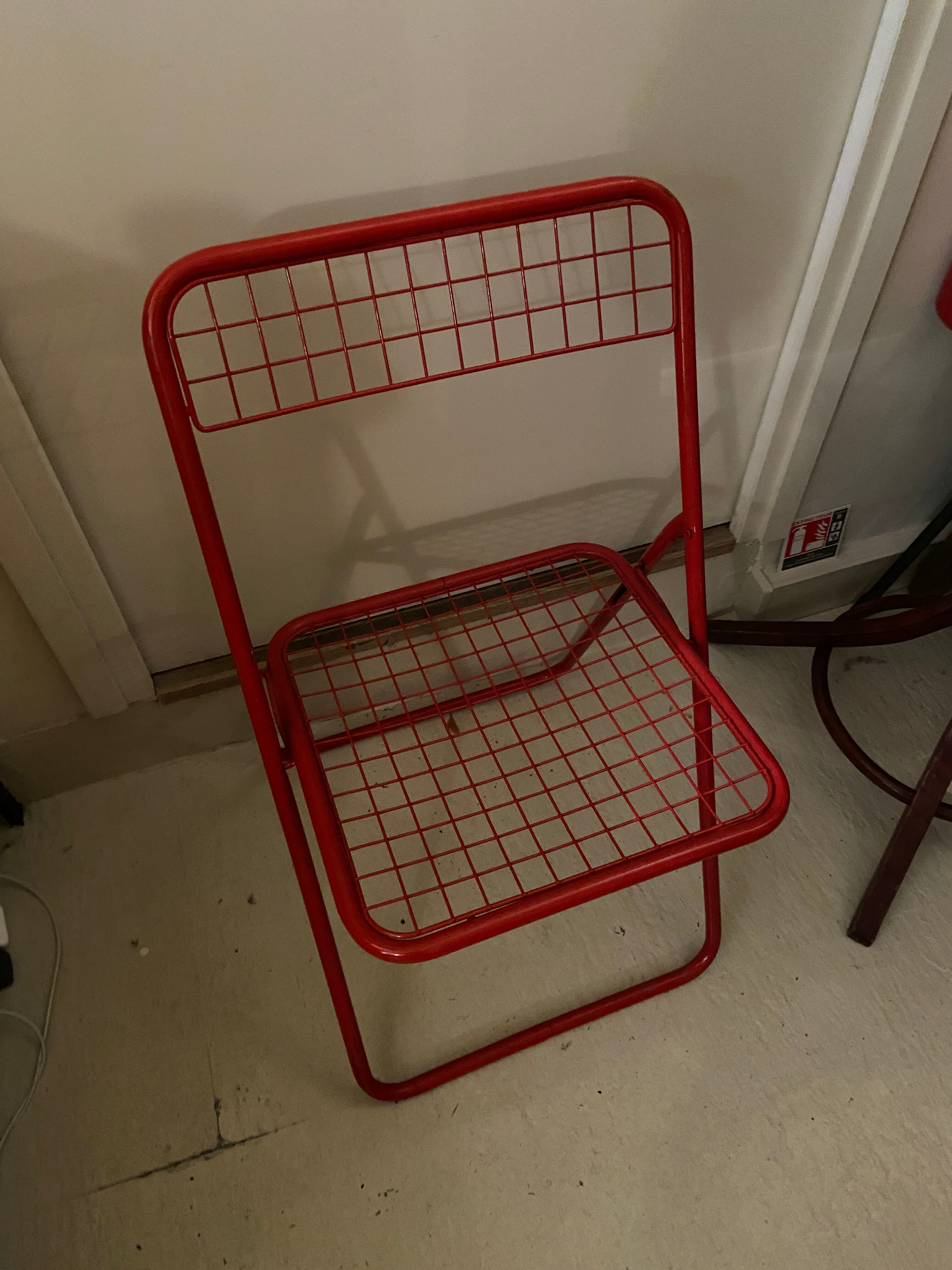 PRODUCT POP UP CHRISTMAS 2022 - Red metal folding chair