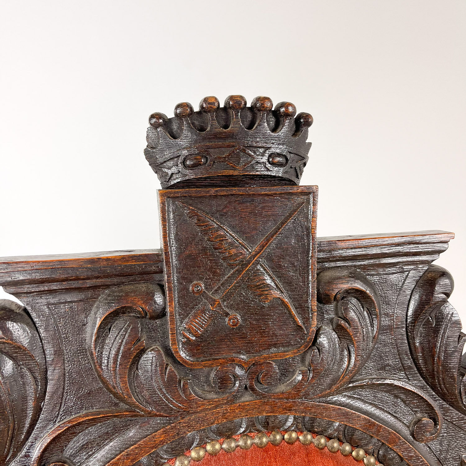 Fauteuil en chêne sculpté du XIXe siècle