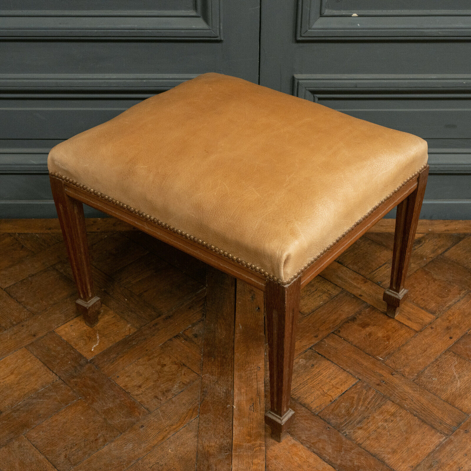 Oak stool early twentieth feet fluted leather top