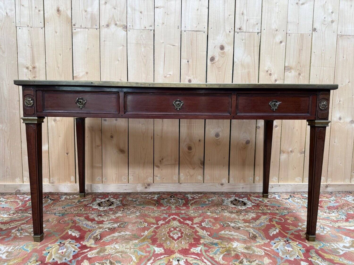 Flat desk – Louis XVI style – Mahogany, green leather, bronze