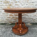 Oval pedestal table