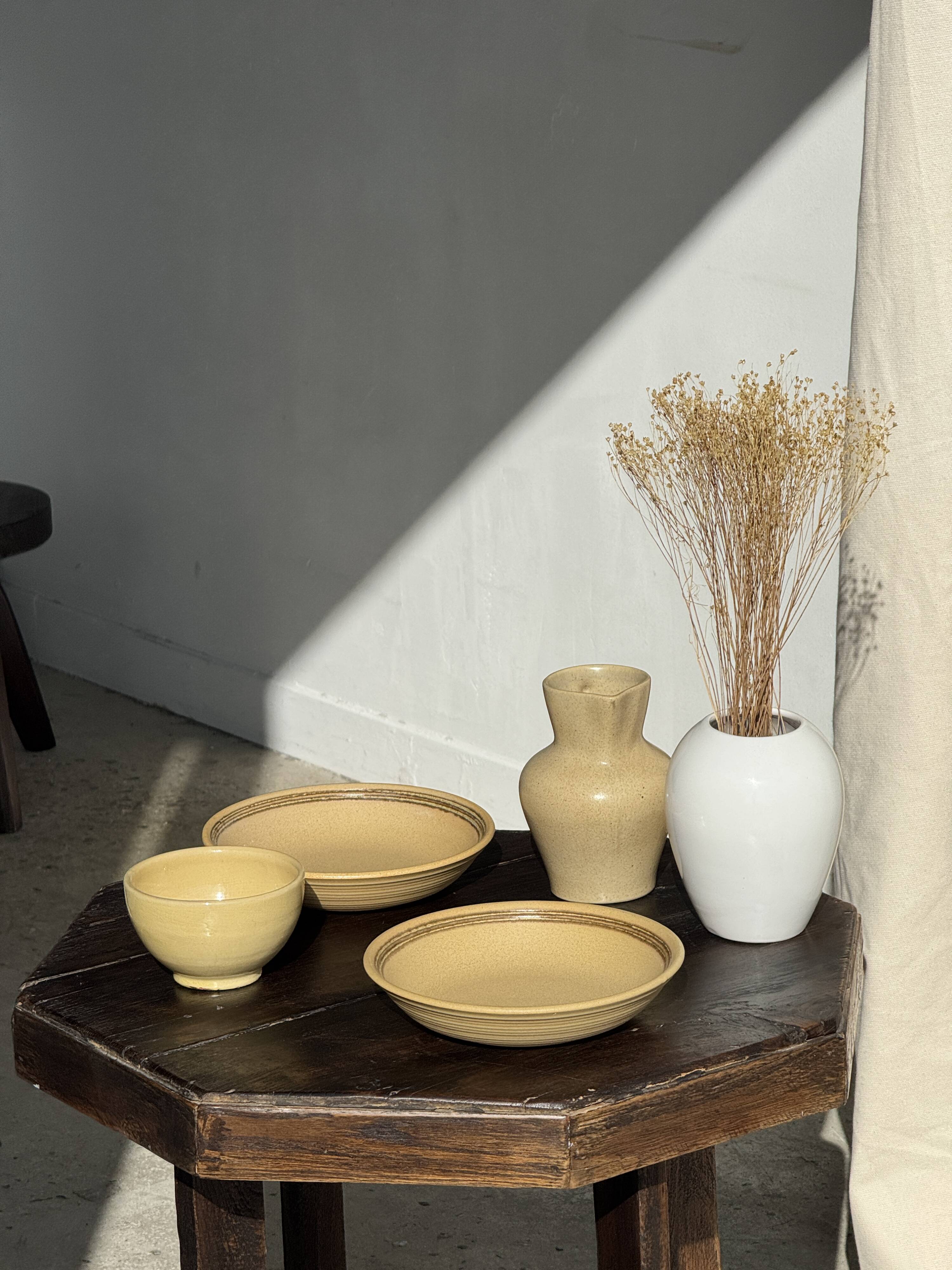 Lot de 2 assiettes creuses en grès liseré brun et marron D21,5