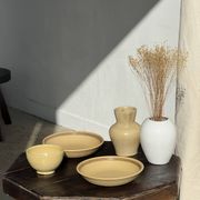 Lot de 2 assiettes creuses en grès liseré brun et marron D21,5