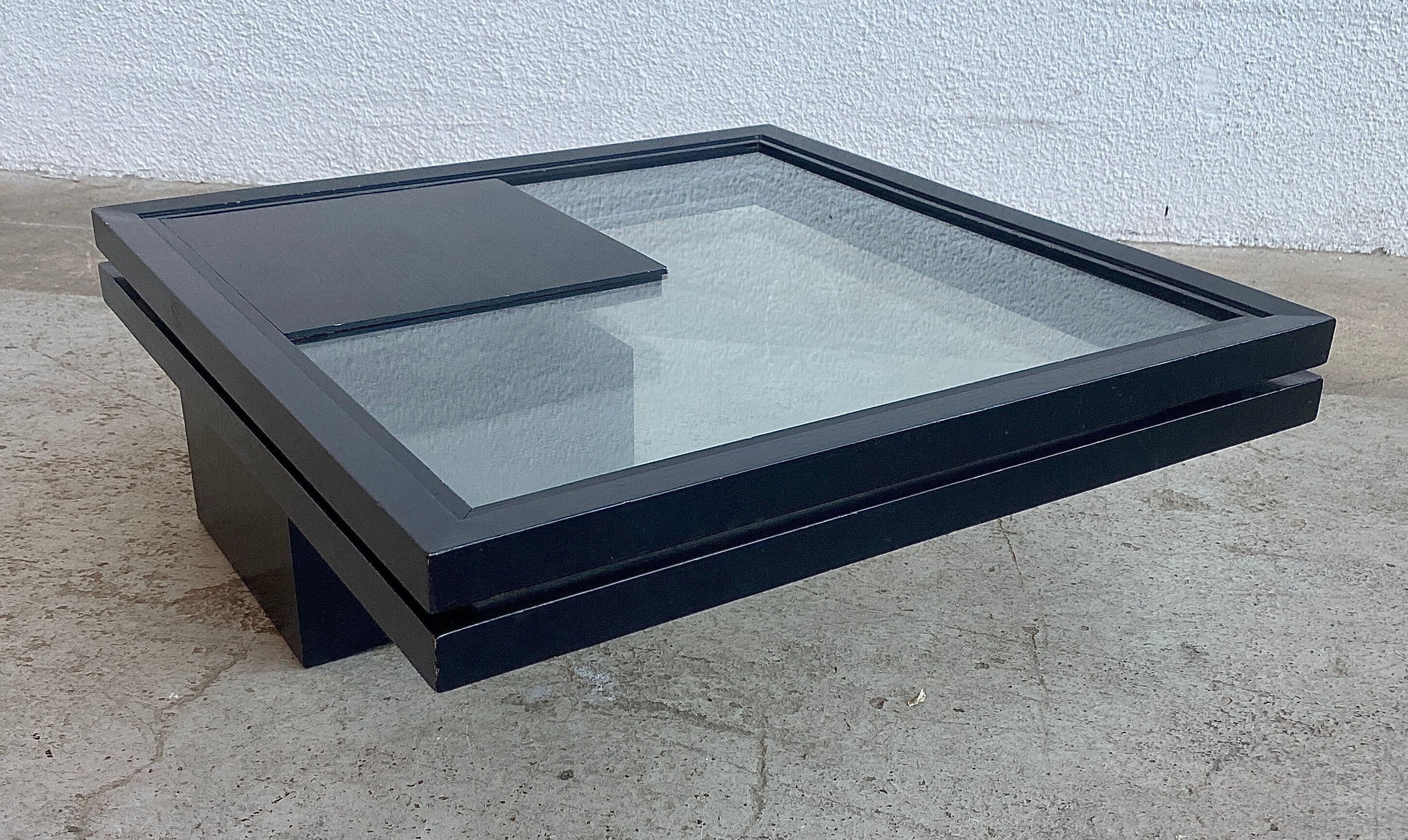 Coffee table with rotating top