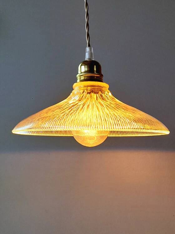 Holophane glass suspension