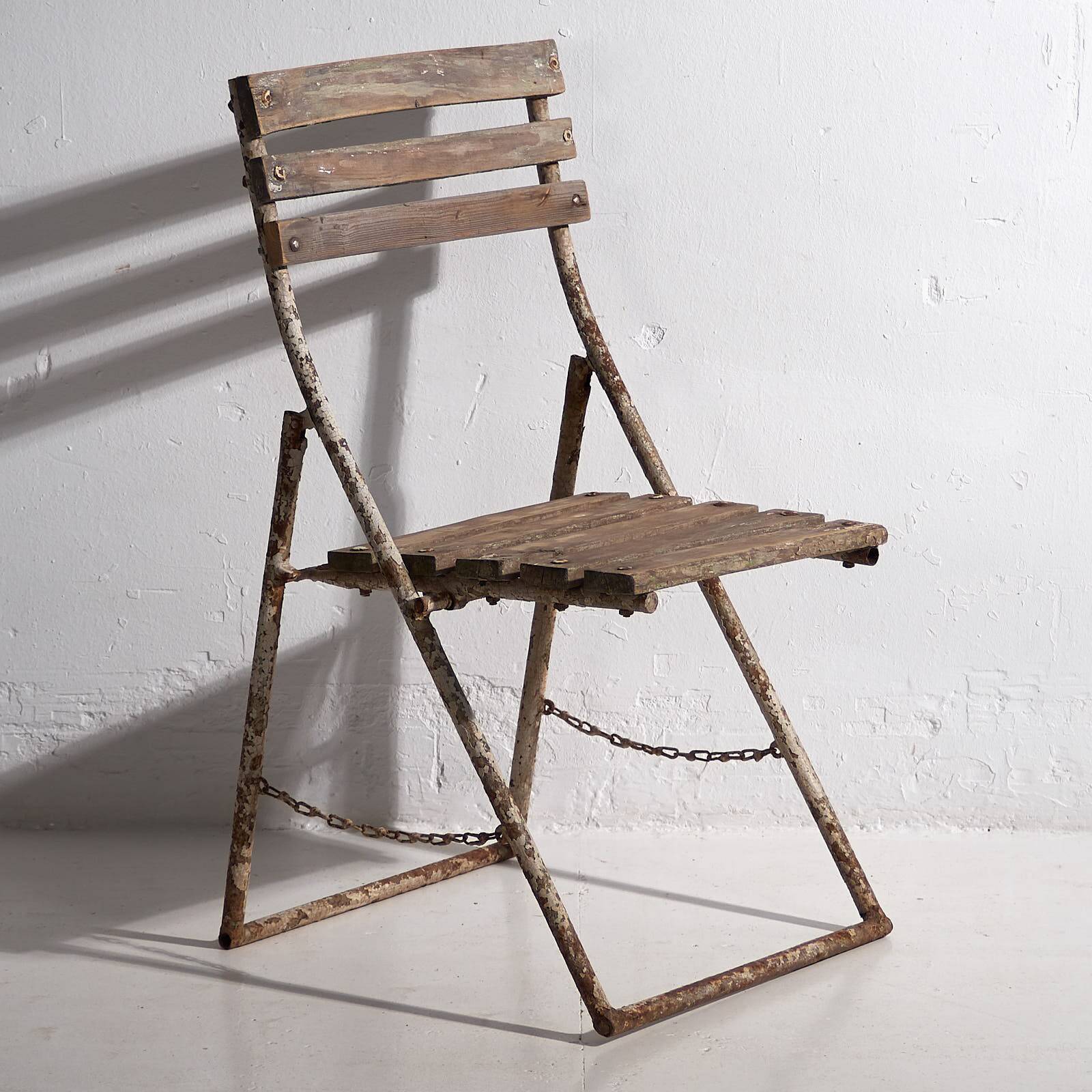 Antique folding garden chairs (c.1920). Set of 2 pieces.