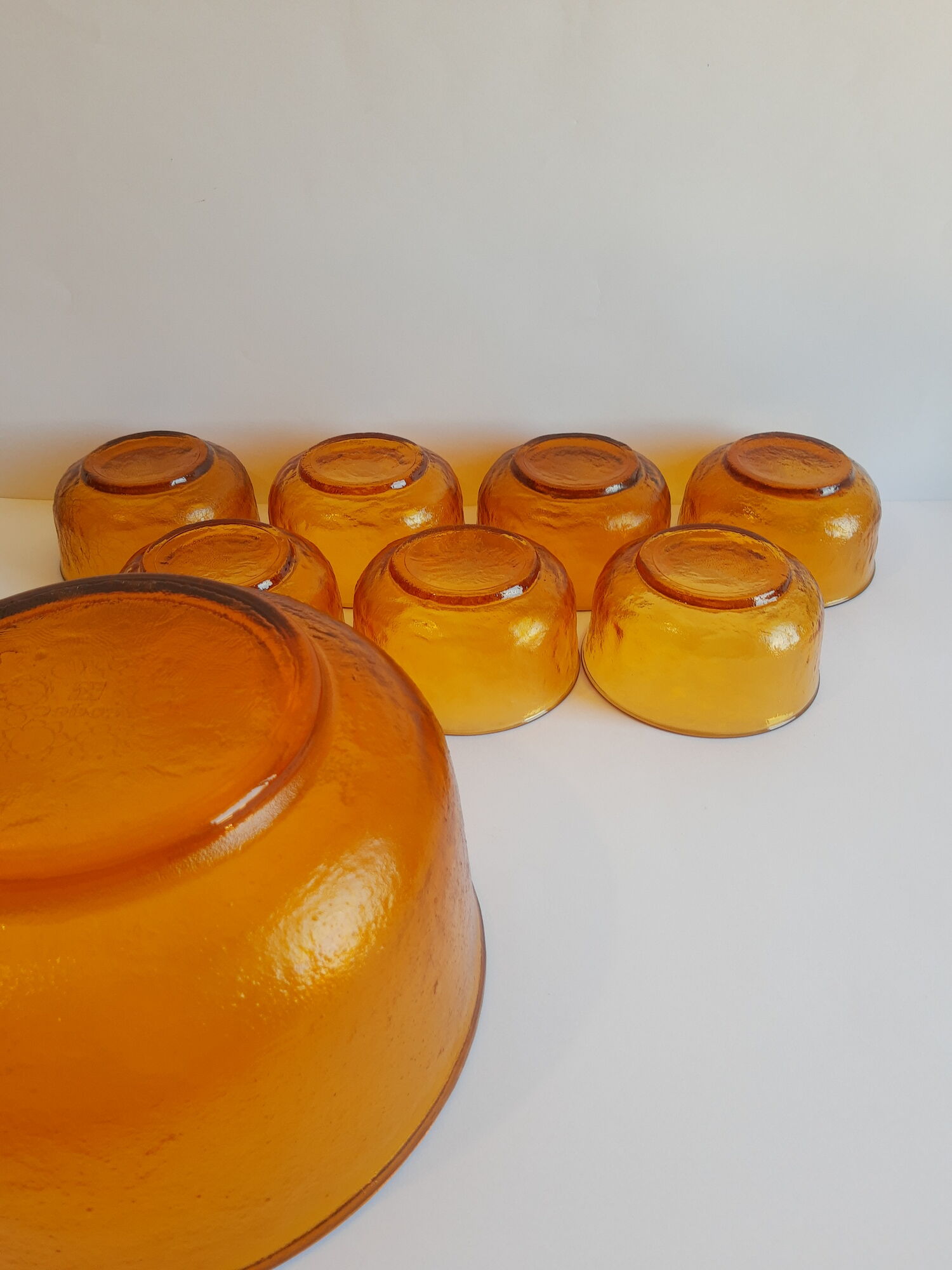 Lot salad bowl codec and 7 cups frosted amber glass sierra 70s