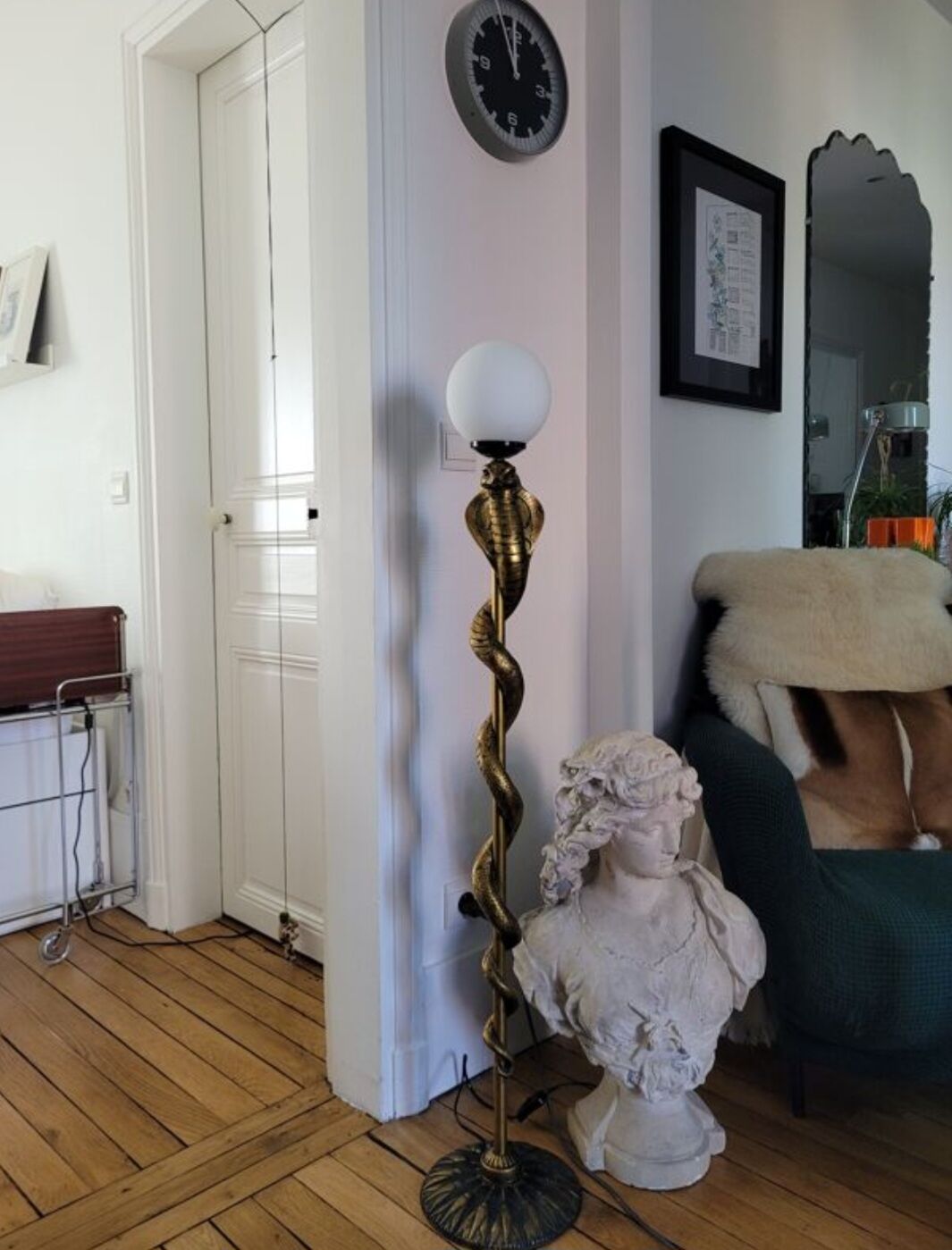 Snake floor lamp