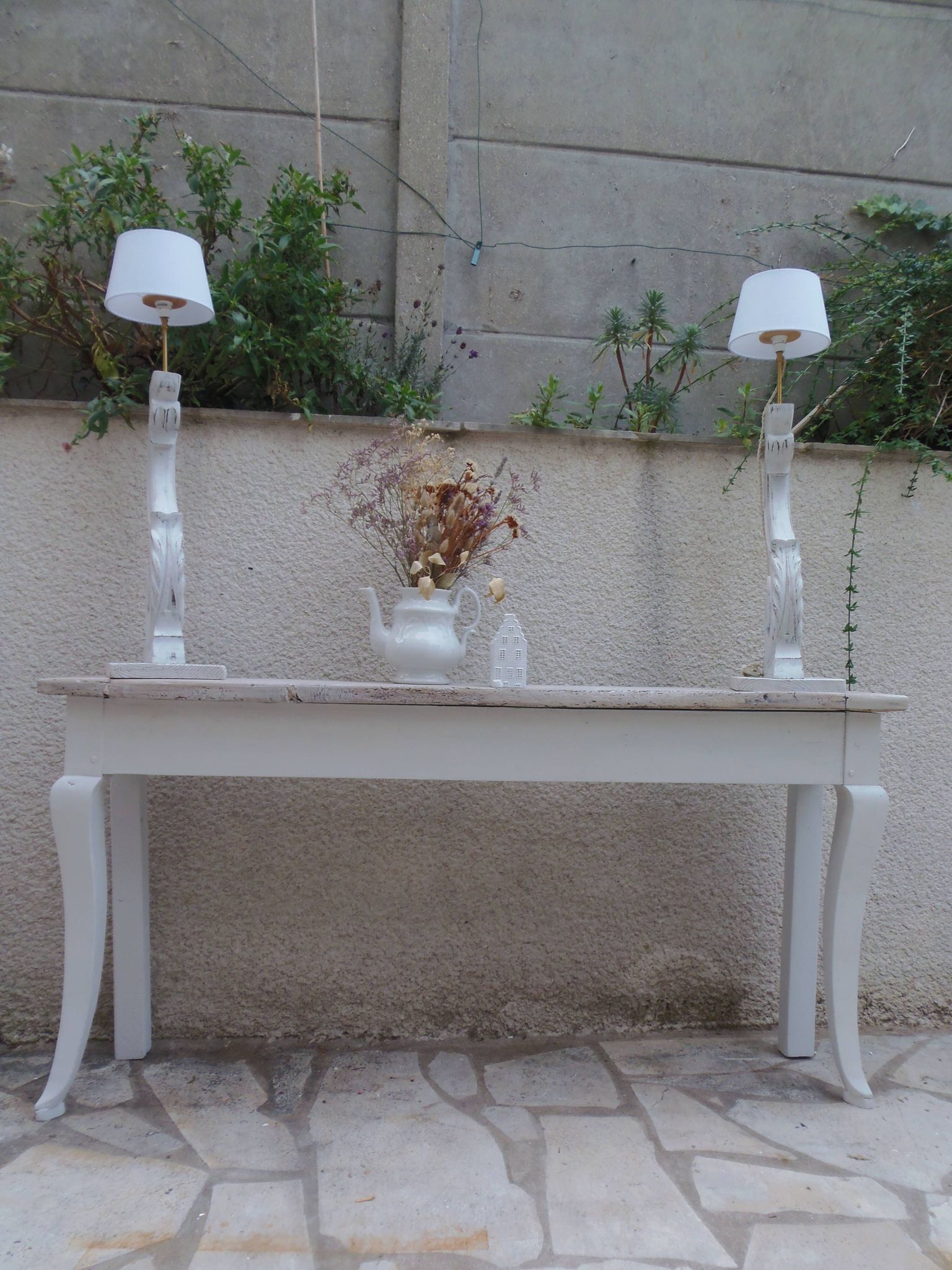 Console with a cotton grey patinated base, top in bleached walnut.