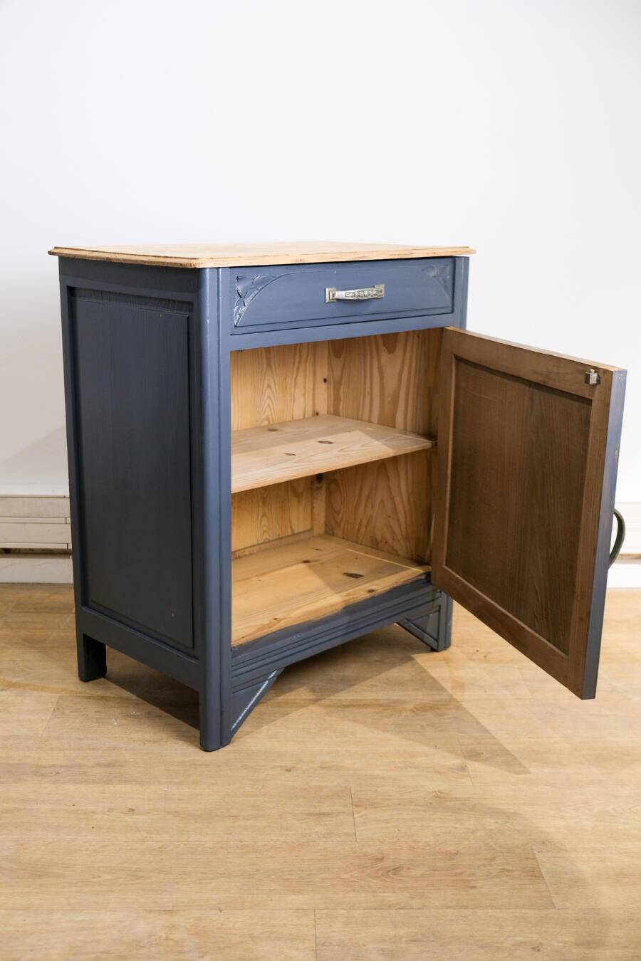 Art deco storage unit