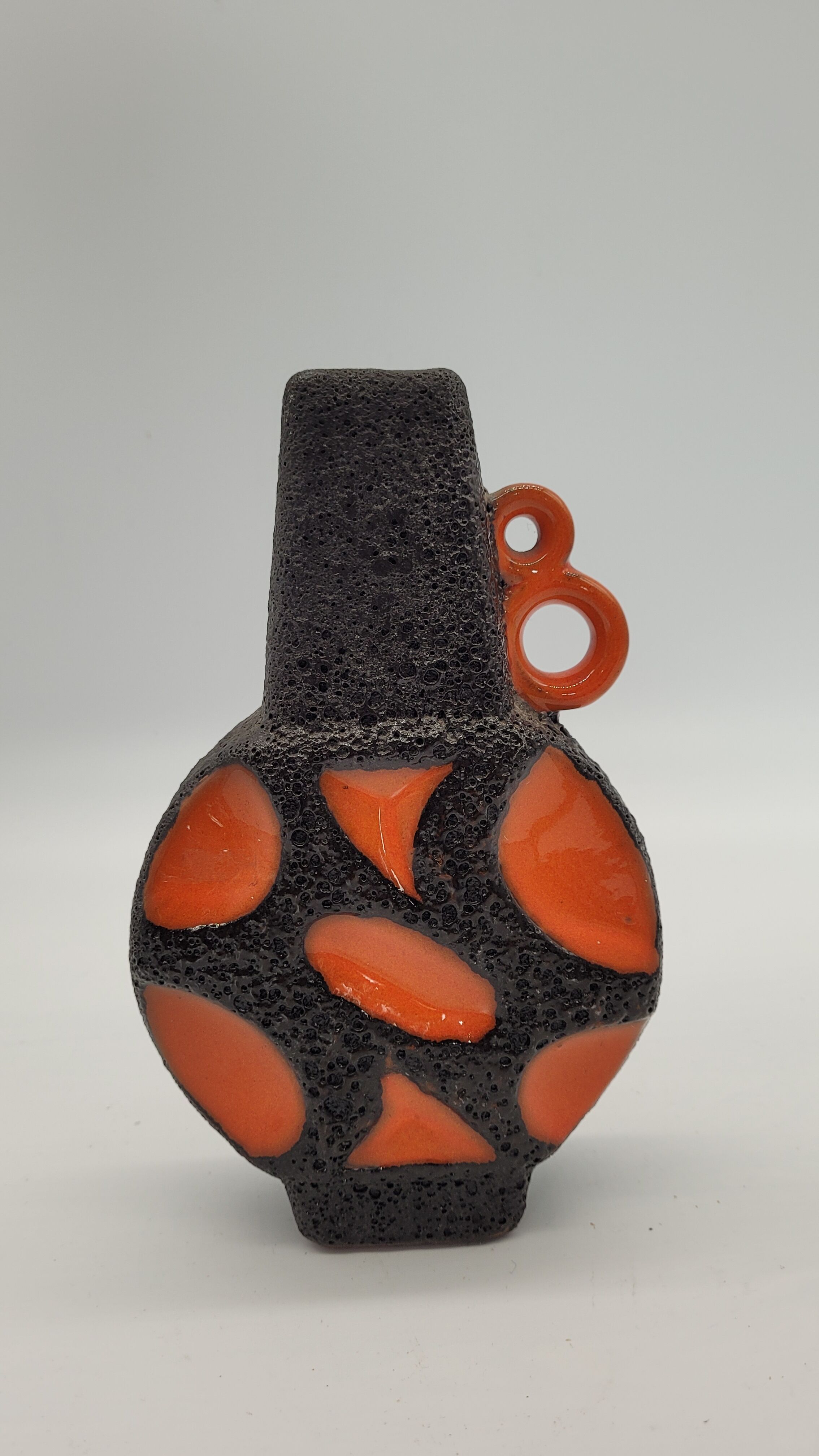 Vase orange lava black