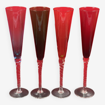 Service de 4 flûtes à champagne en verre multicolore pied torsadé XXe H. 27 cm