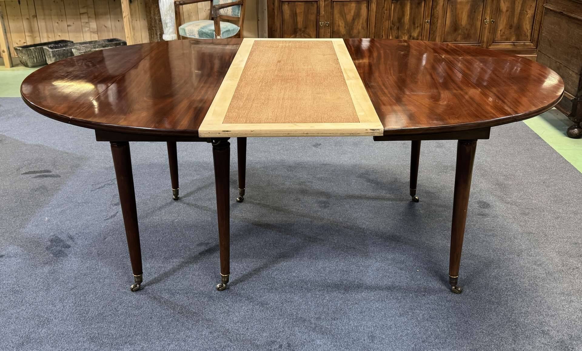 19th-century Louis XVI dining table in Cuban mahogany.