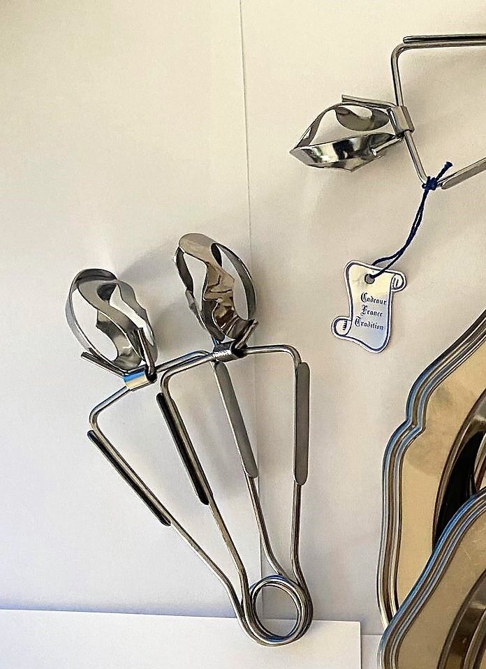 Set of 2 dishes and 6 snail pines