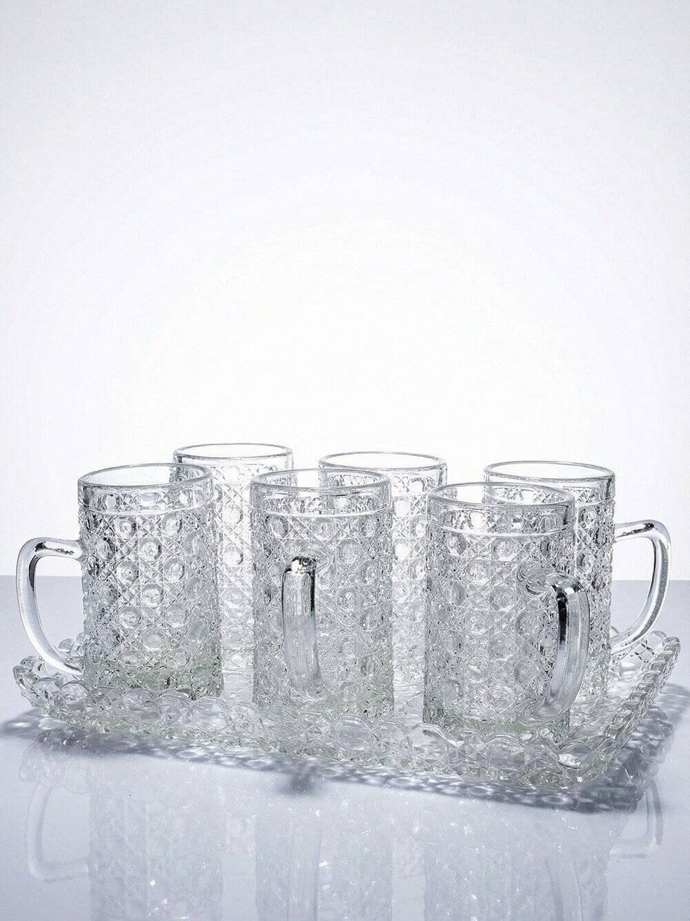 6 petites chopes et plateau vintages/anciennes en verre pressé style art déco