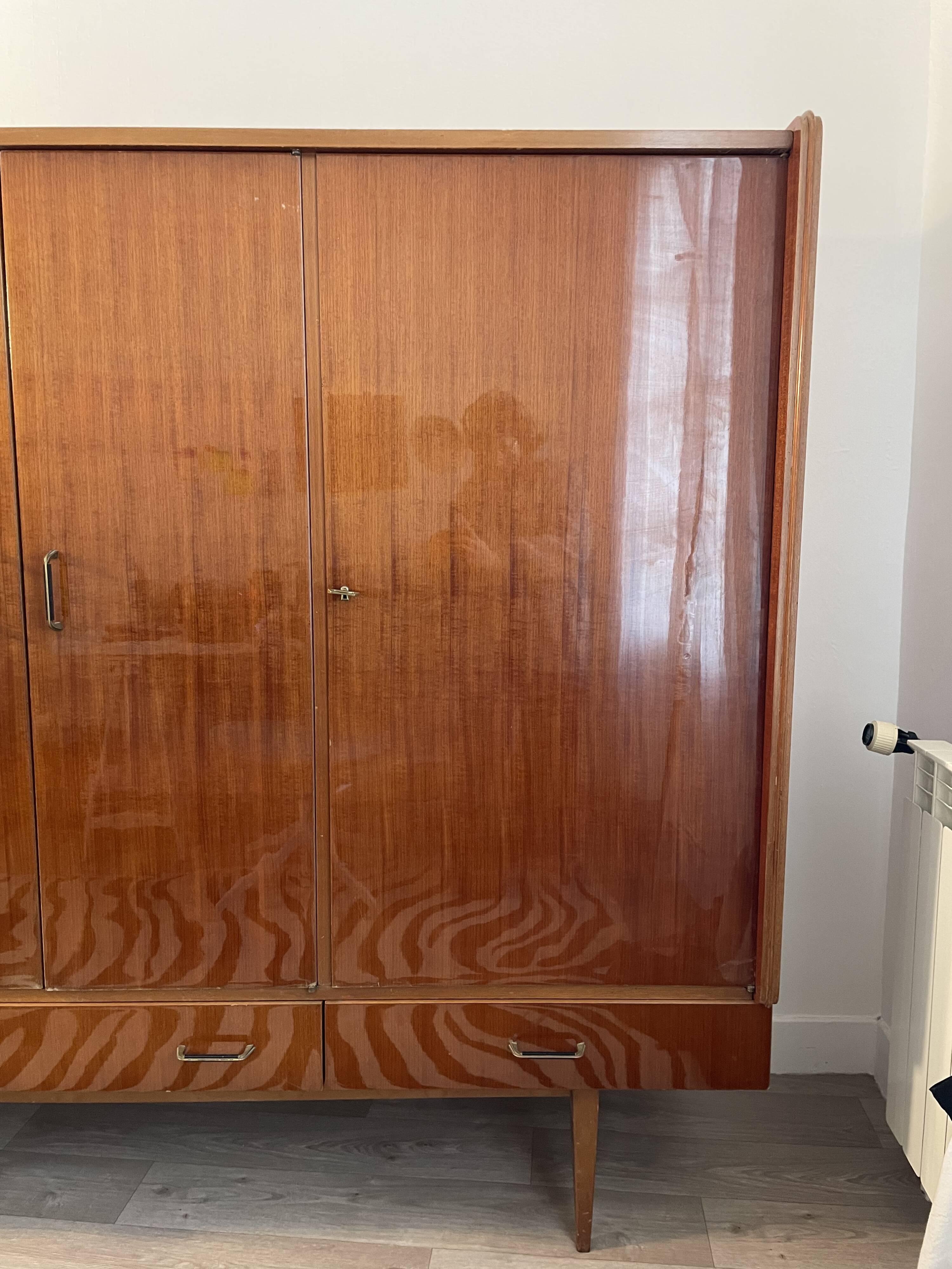 SAM dressing wardrobe