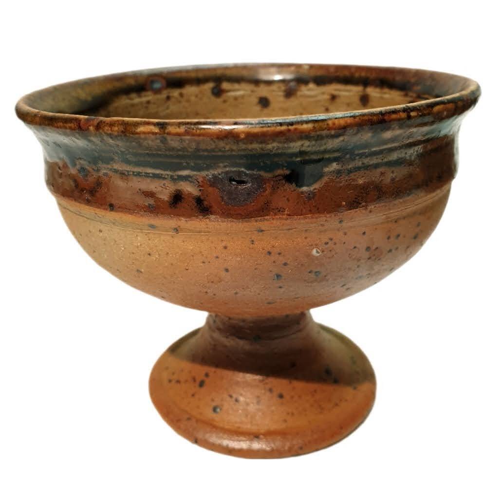 2 glazed stoneware bowls