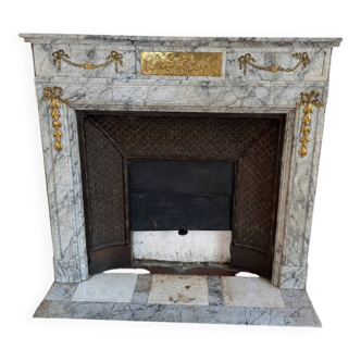 Louis XVI fireplace in veined grey marble with original gilded bronzes from the 19th century.