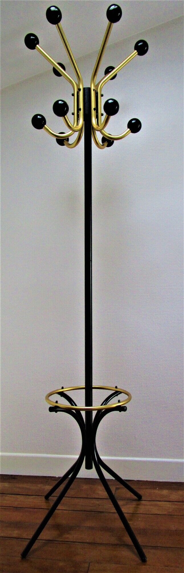 Bistro candracking bistro black metal and gold vintage wood balls