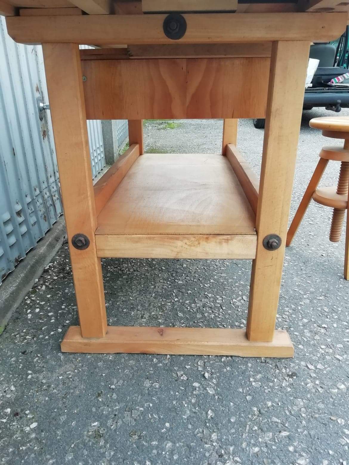 Etabli meuble industriel atelier de artiste Claude Lagouche  avec tabouret