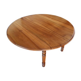 Solid wooden round table