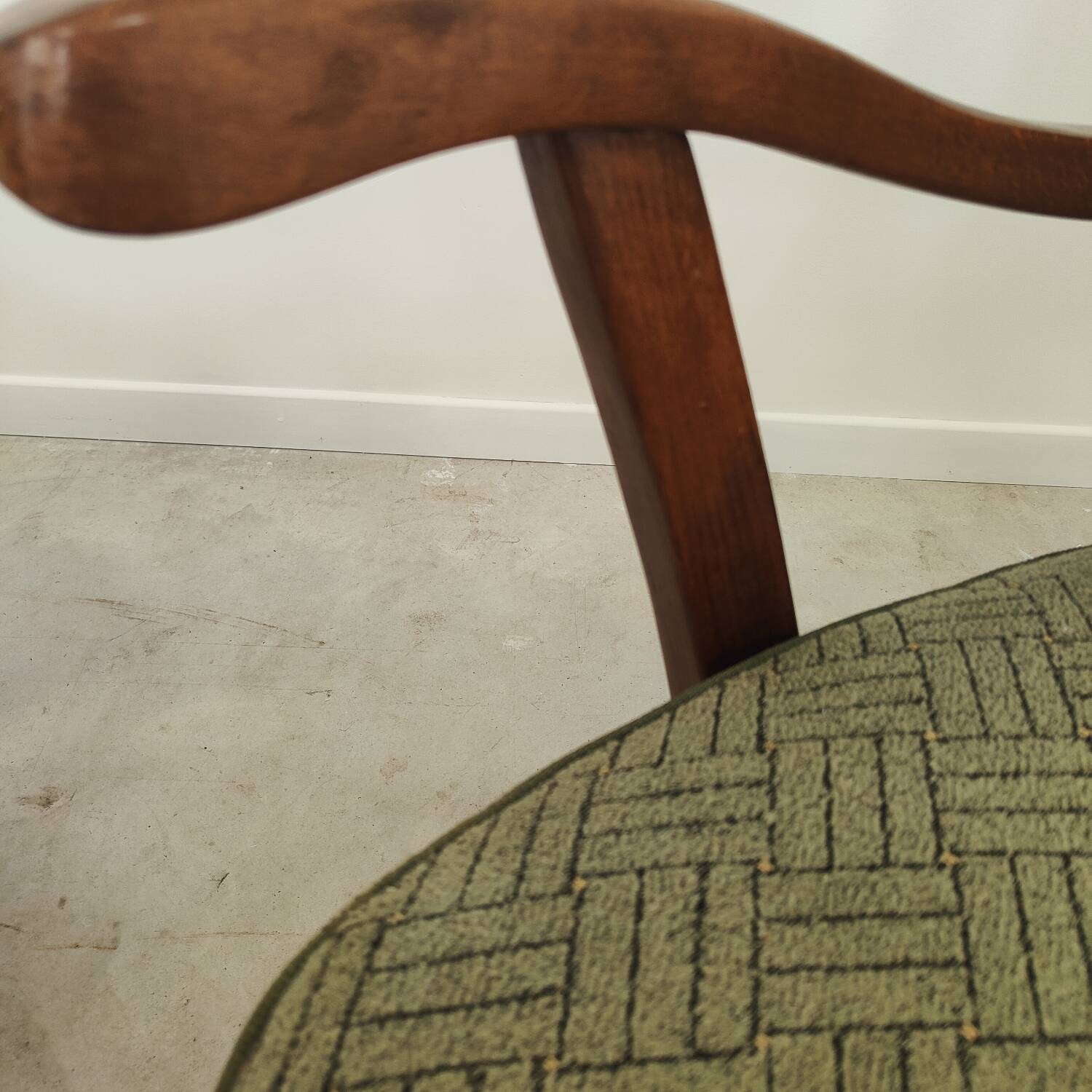 Paire de fauteuils Halabala vert par Druzba Bratislava B-609 année 59