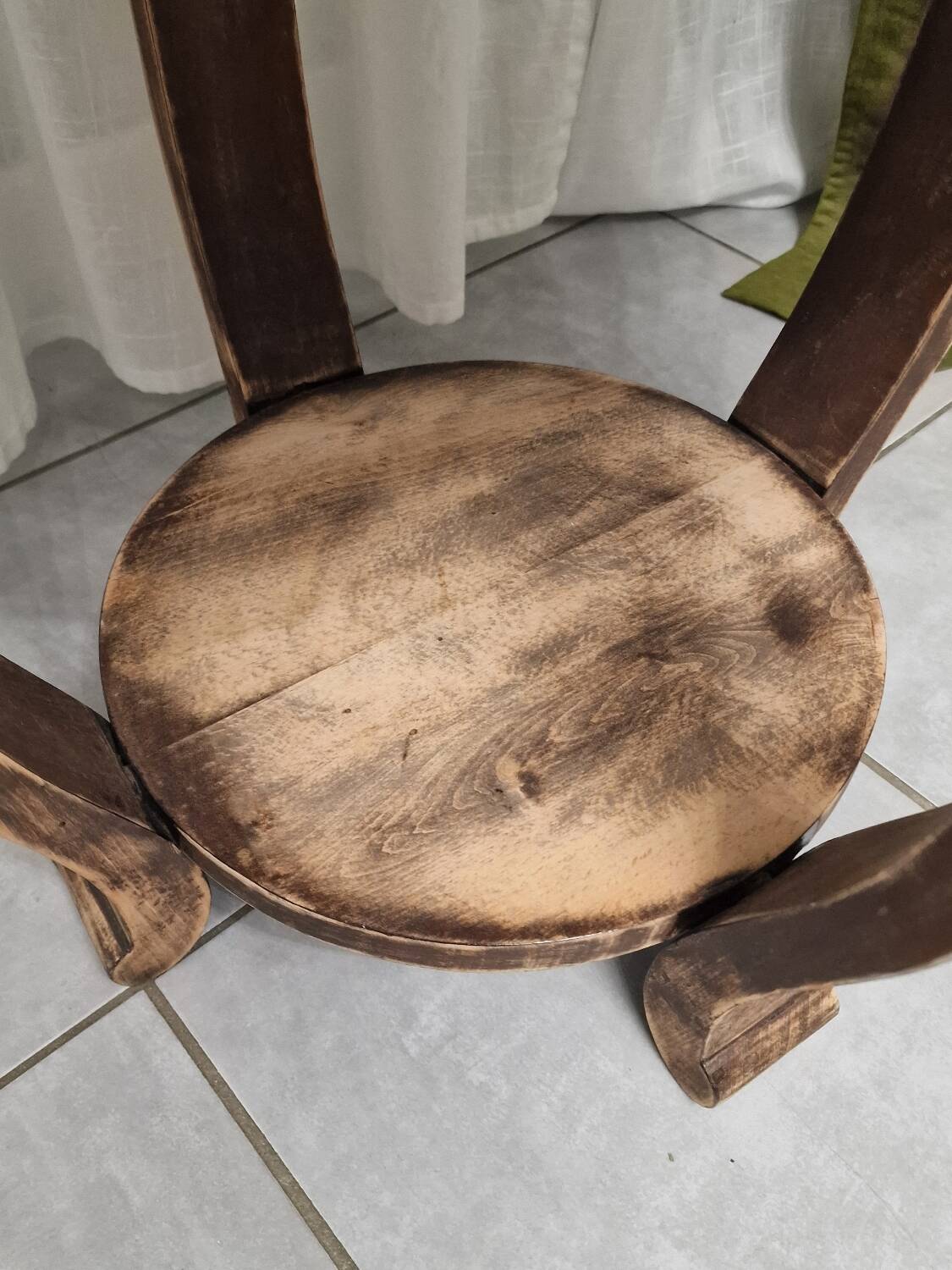 Round coffee table
