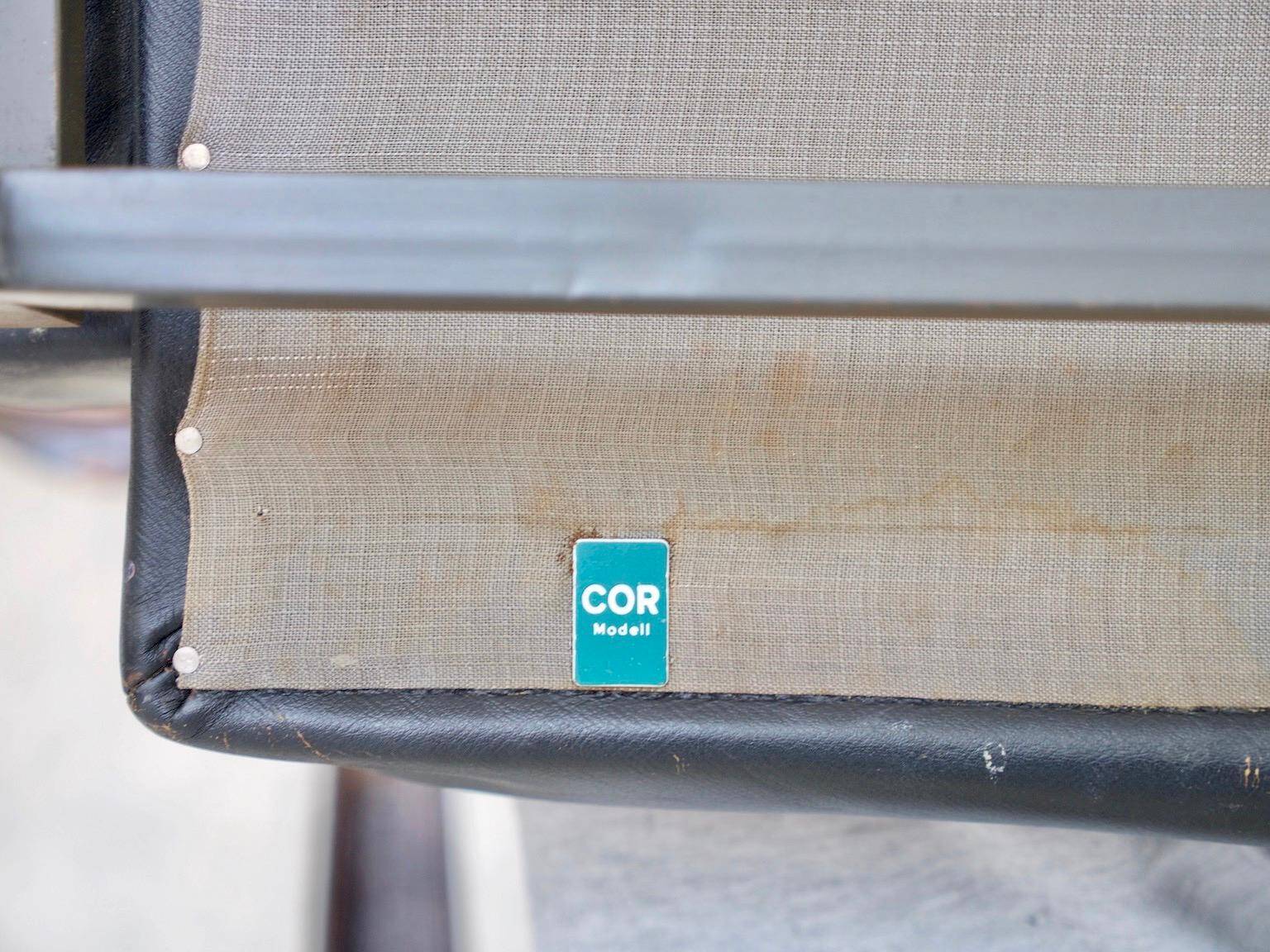 Ensemble de trois fauteuils minimalistes en cuir par COR