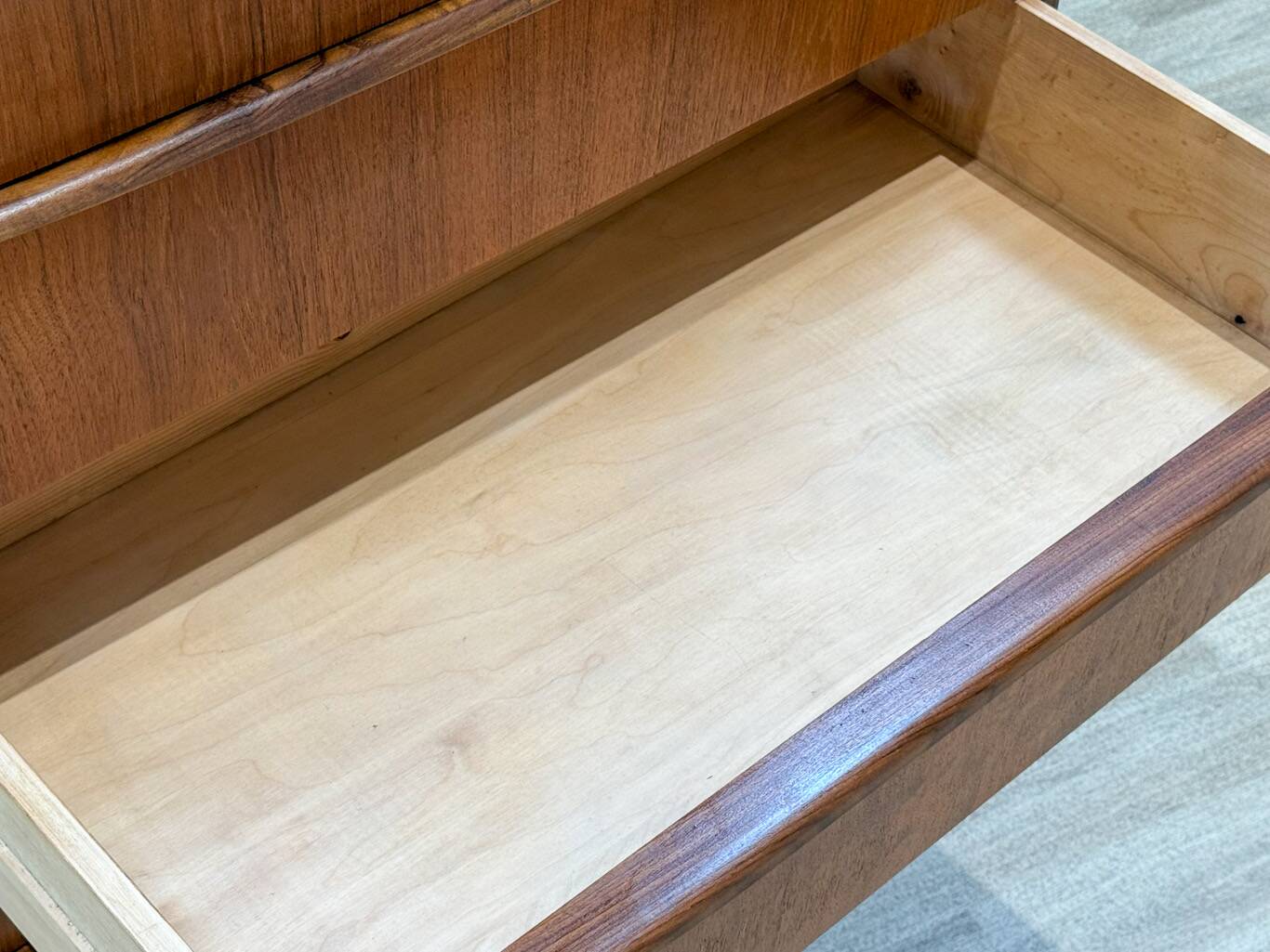 Commode (fabriquée au Danemark 1950)