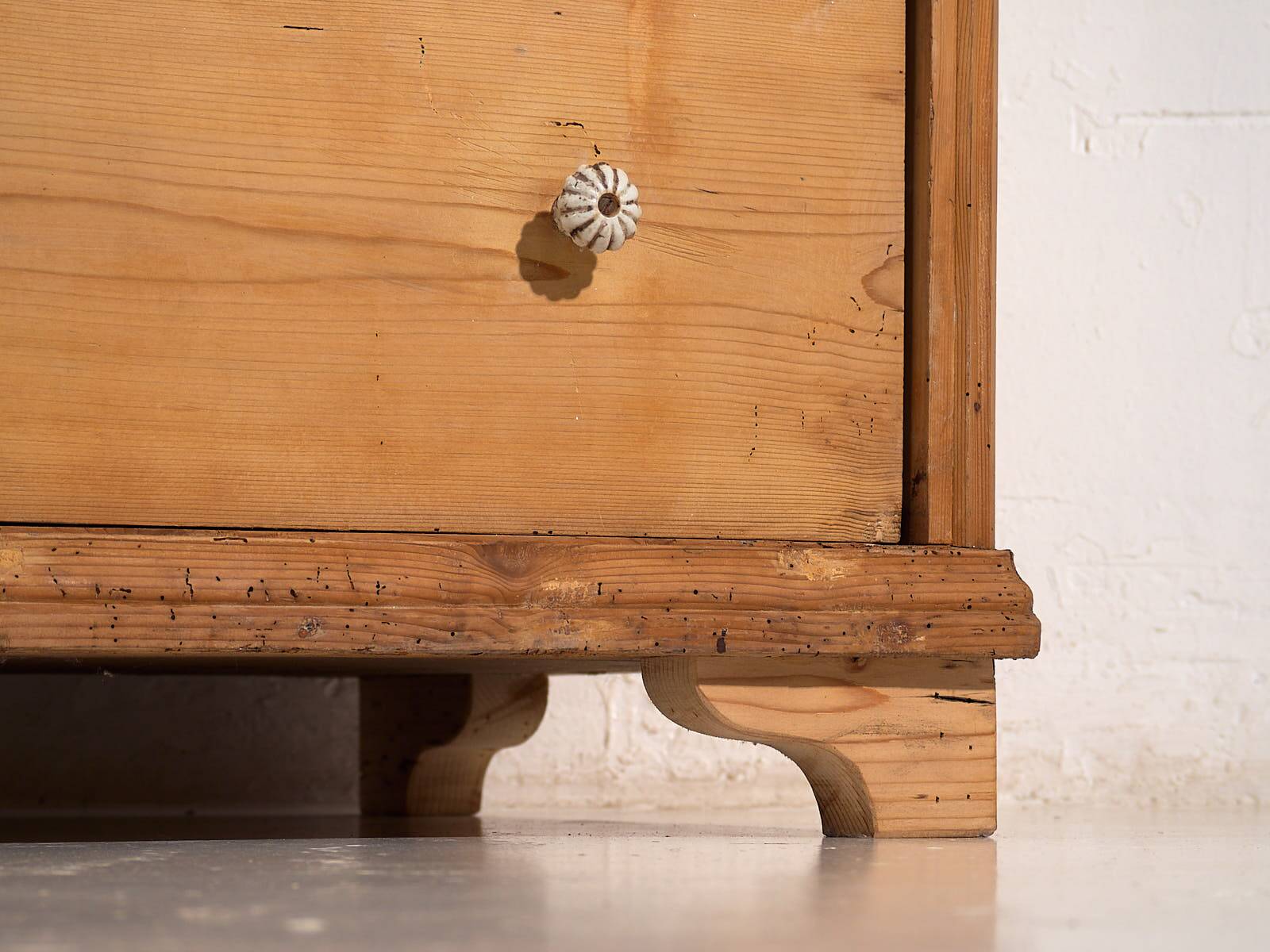 Large antique chest of drawers (circa 1920)