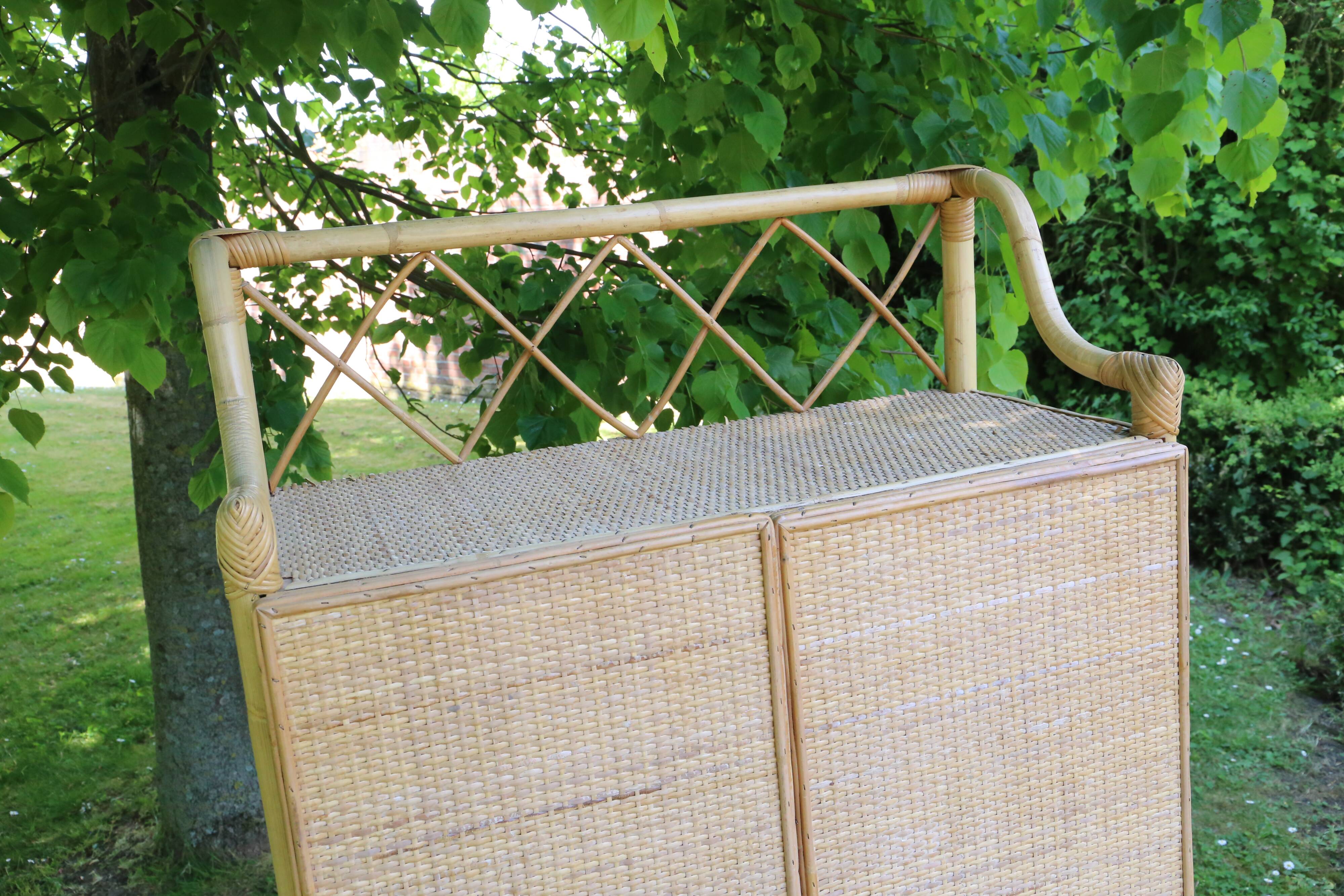 Armoire en rotin vintage
