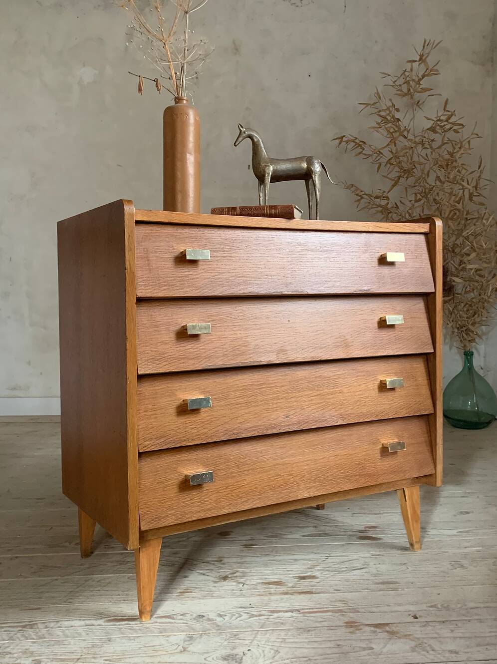 Vintage oak chest of drawers with 4 drawers