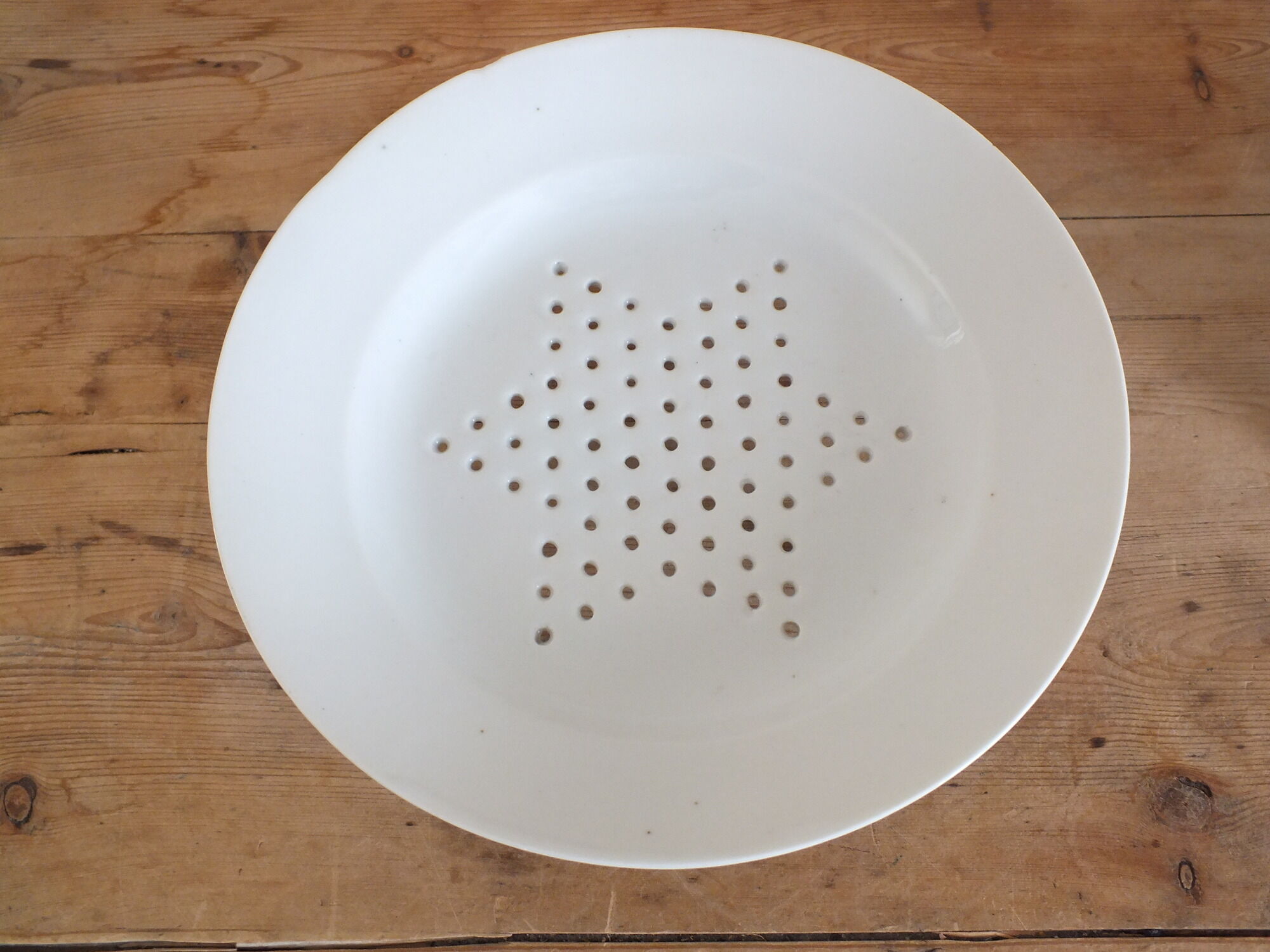 Old white porcelain drainer plate 19th - faisselle