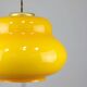 Lampe à suspension italienne du milieu du siècle en verre jaune et laiton