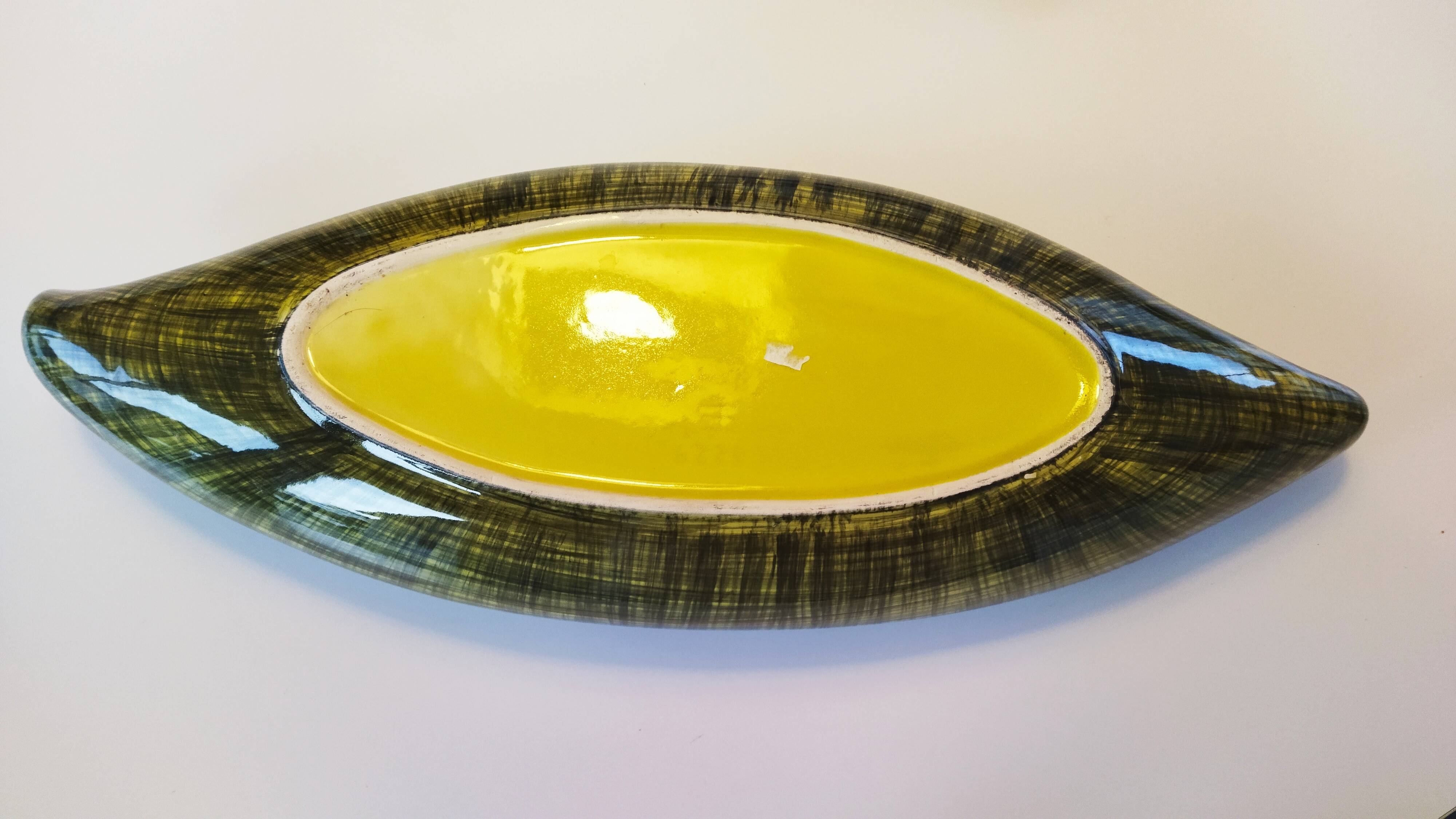 Set of three 1950s paddle cups