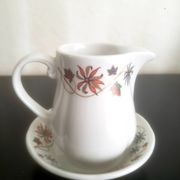 Pot à lait avec soucoupe