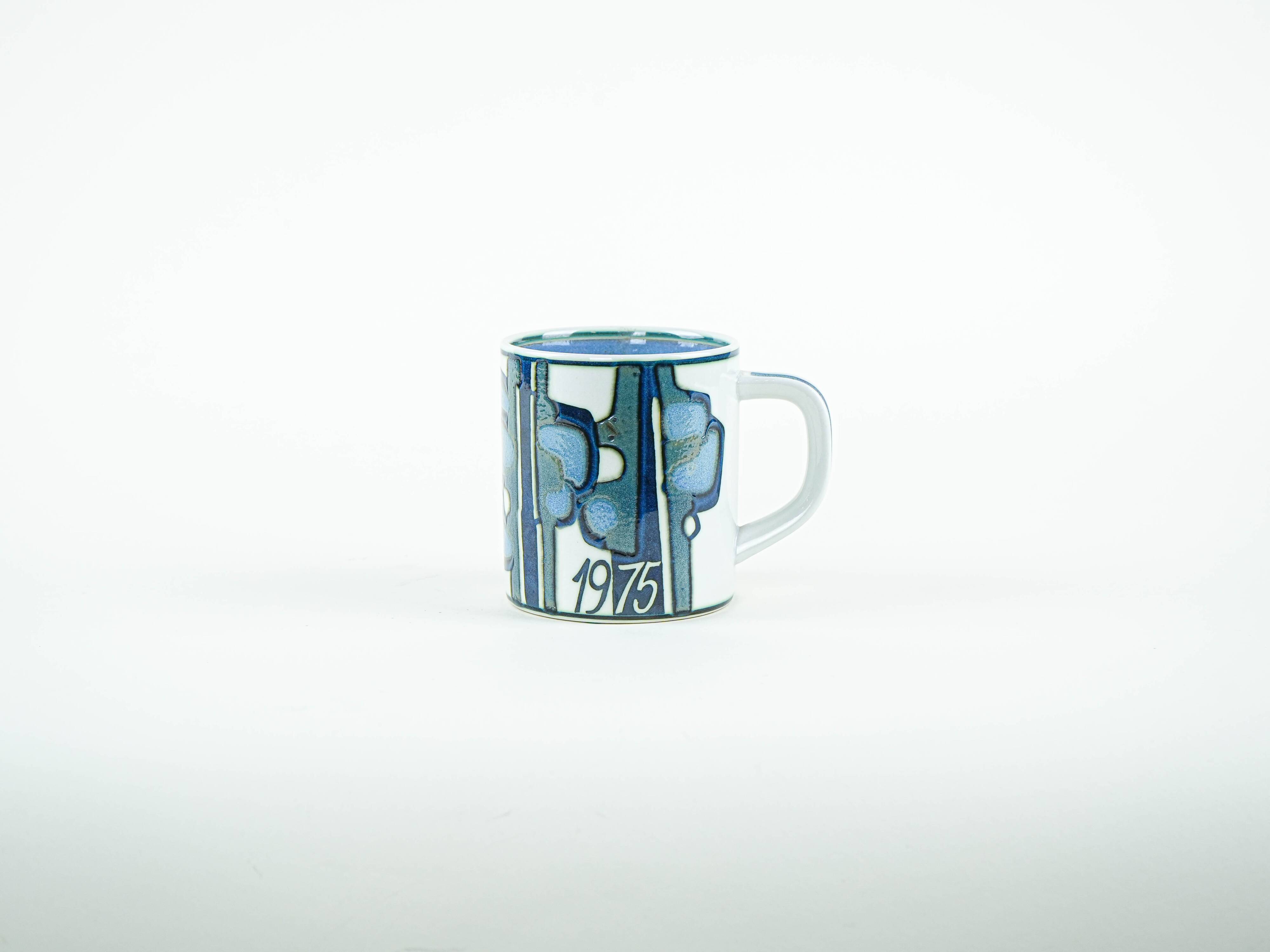 Tasse en céramique, design danois, 1975, designer : Bodil Buch, fabricant : Royal