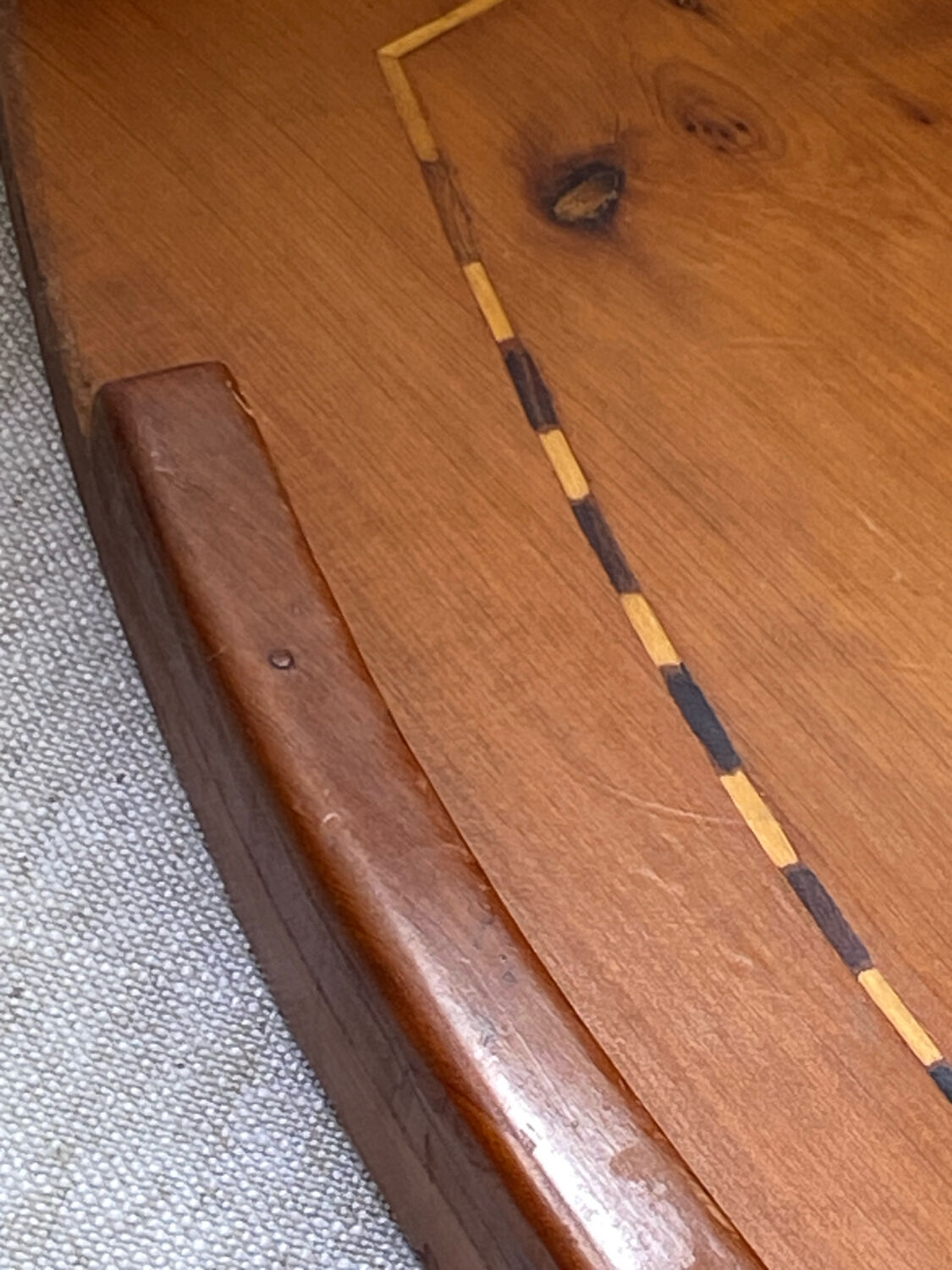 Wooden tray, inlaid decoration with marquetry and mother-of-pearl.