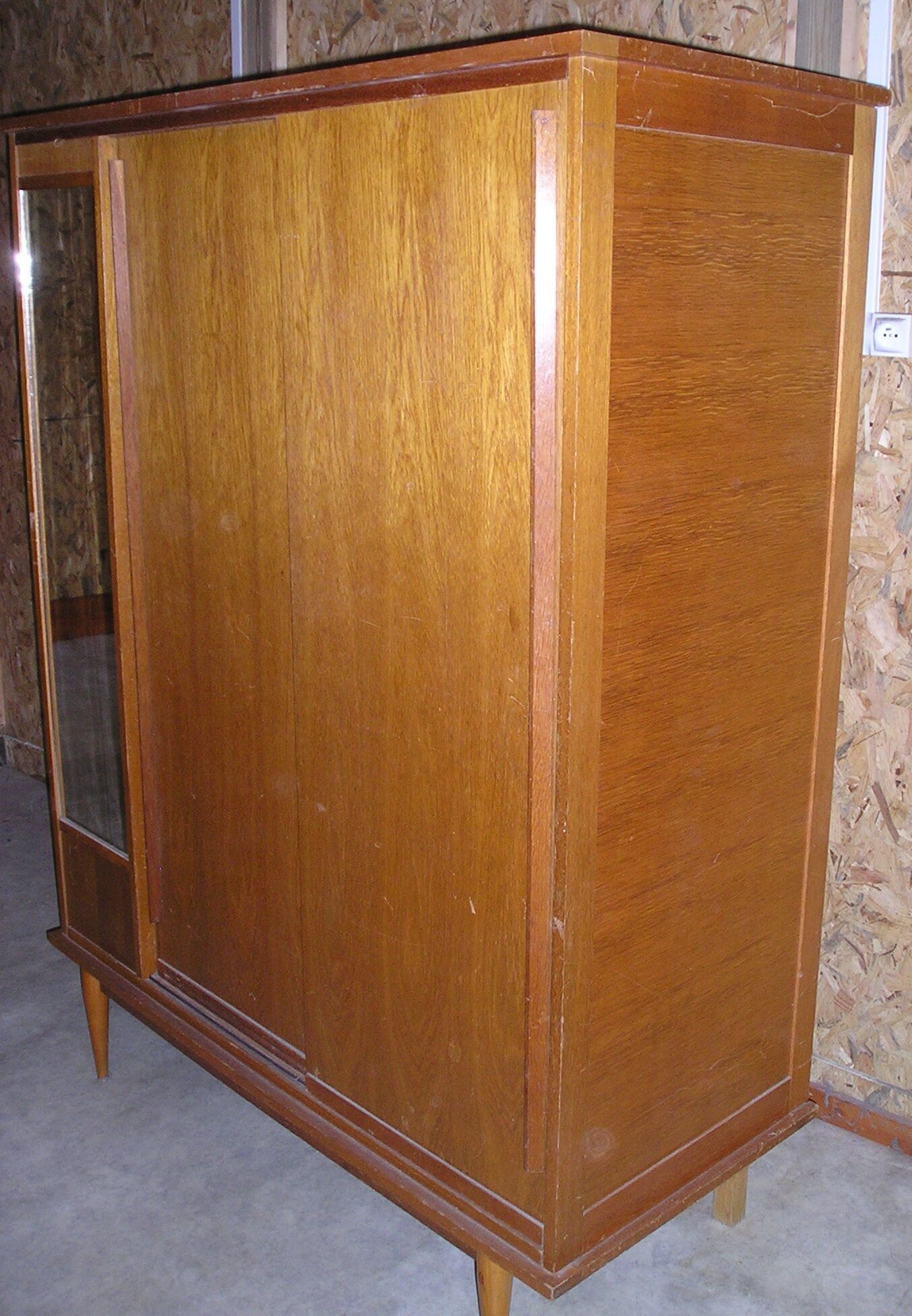 Walk-in wardrobe to ice 1960