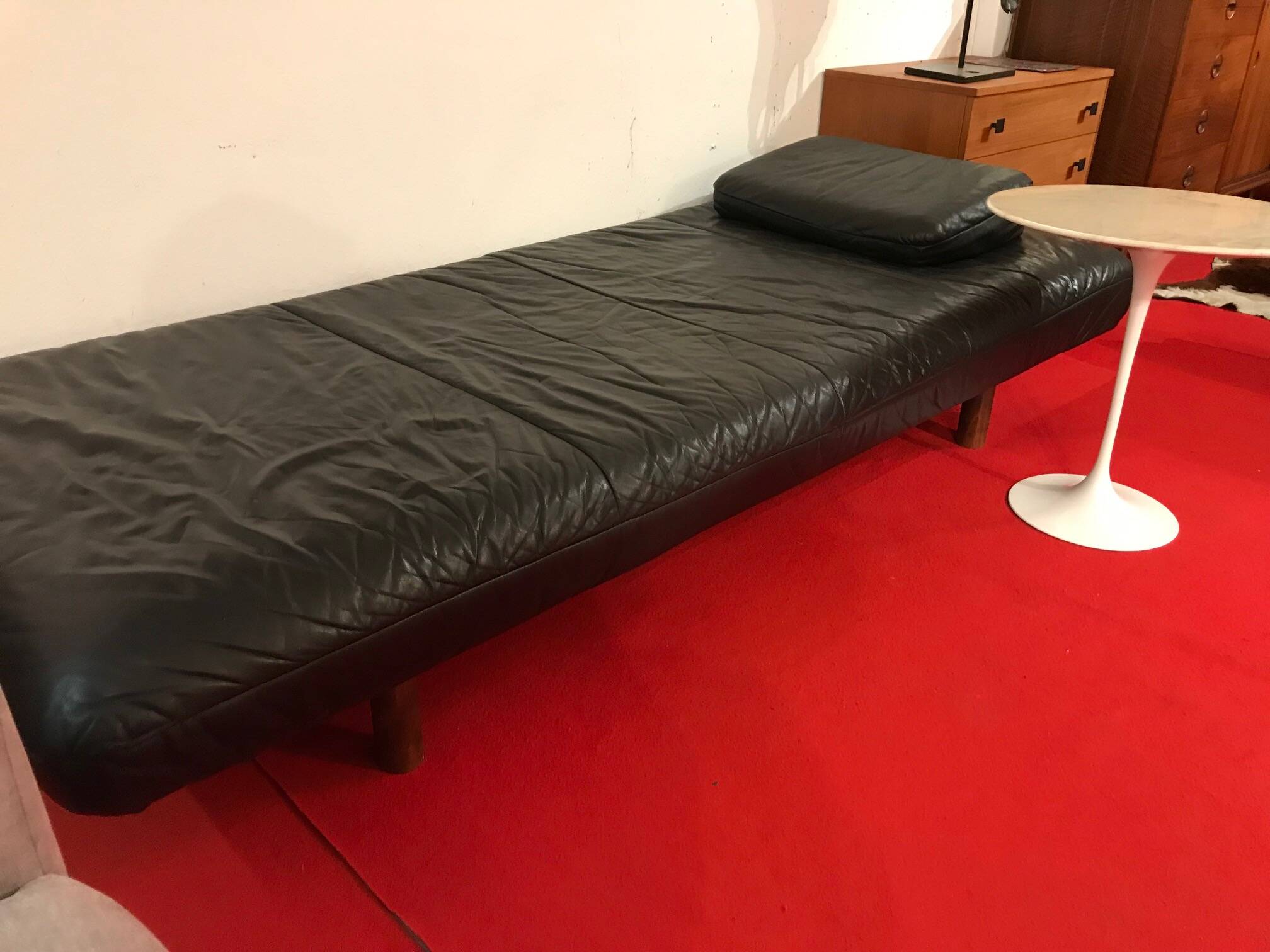 Day bed, vintage bench sofa dating from the 70s.