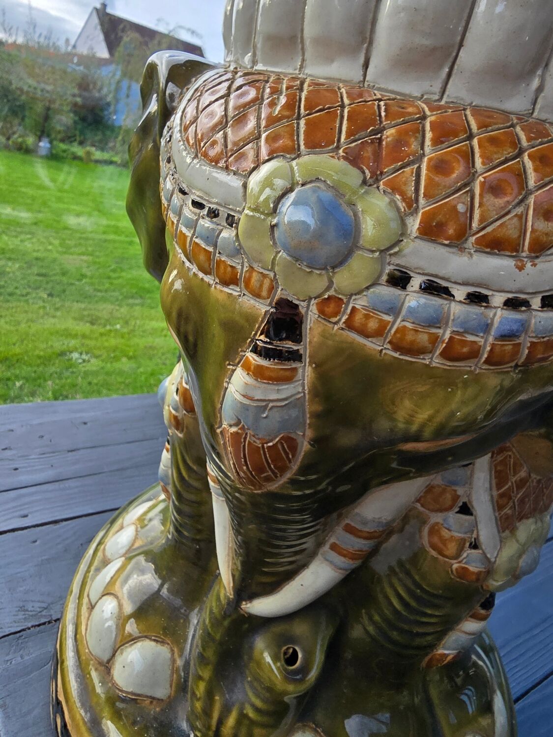 Table d'appoint éléphant en céramique