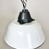 Suspension en émail blanc et fonte avec couvercle en verre, années 1960