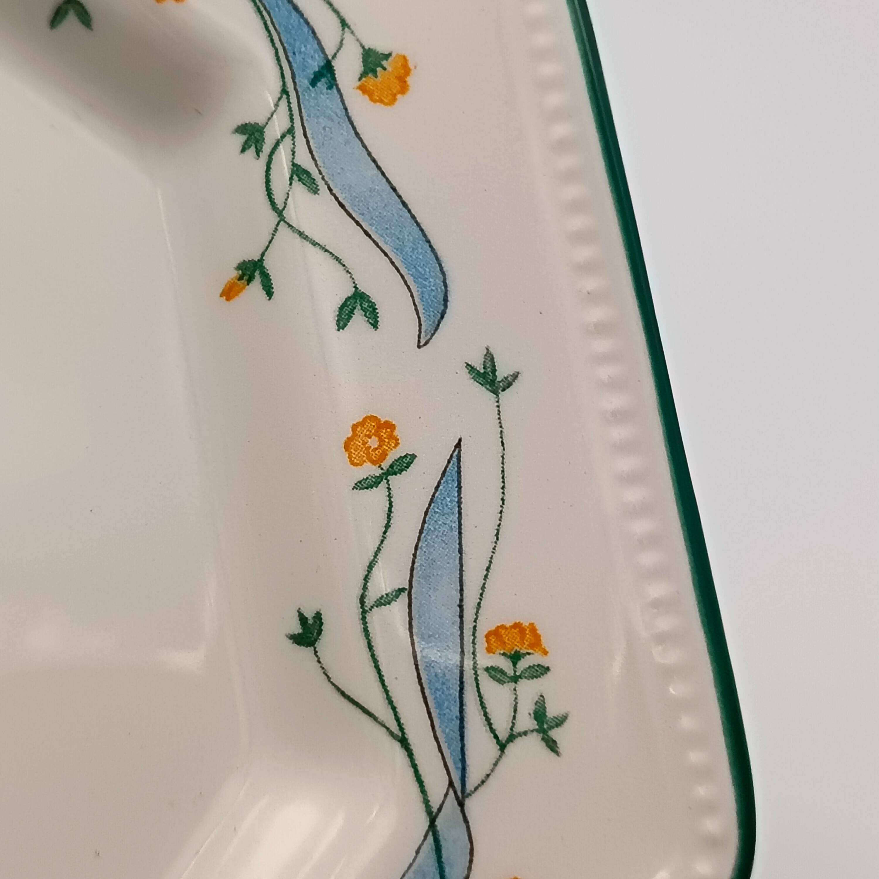 6 Johnson brothers England dessert plates