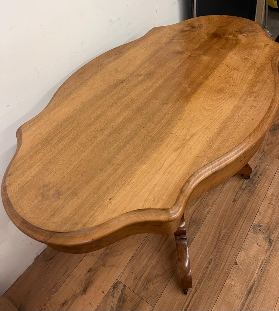 Pedestal table
