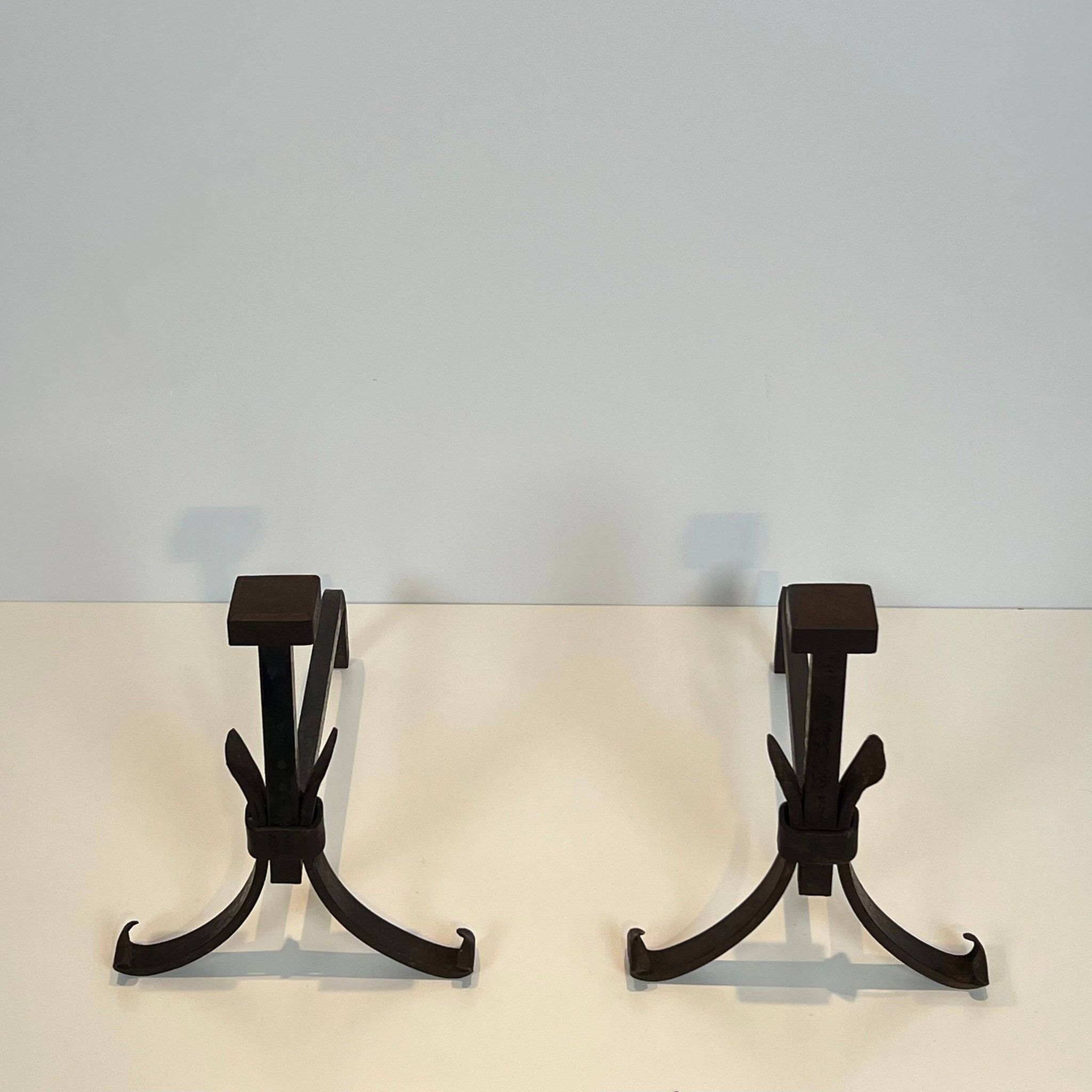 Paire de chenets modernistes en fer forgé