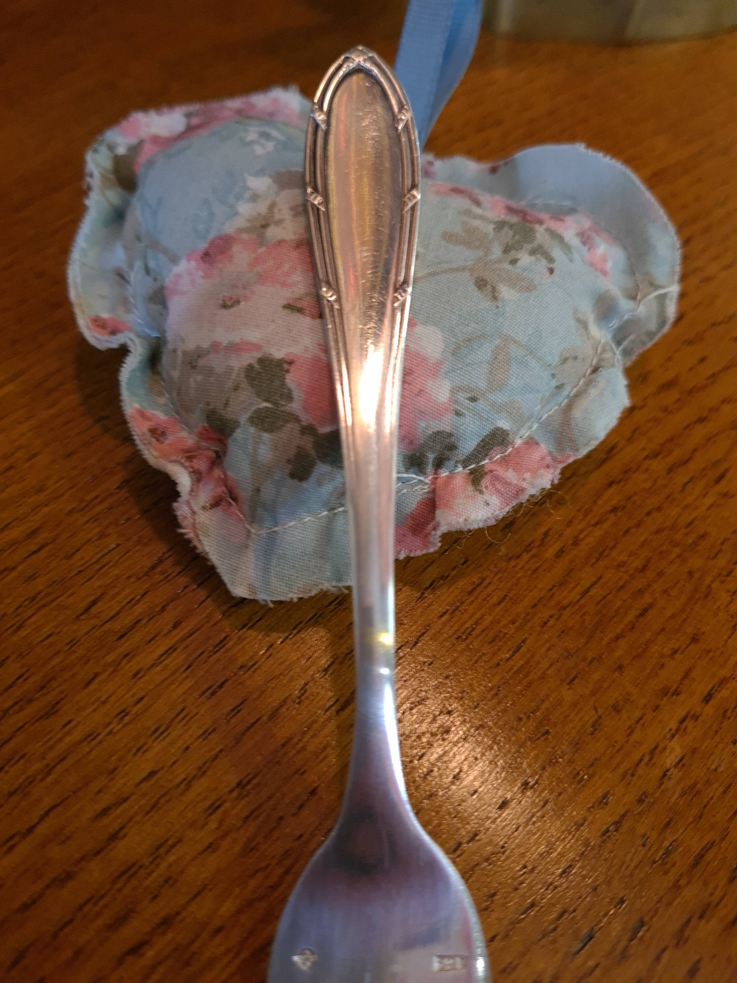 Box of 12 cake forks