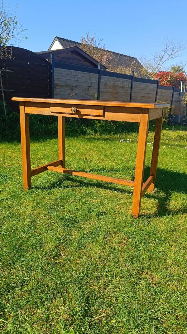 Bureau ancien en bois – style vintage & charme authentique