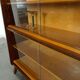 Donker vintage fineer design vitrinekast Jirak, boekenkast