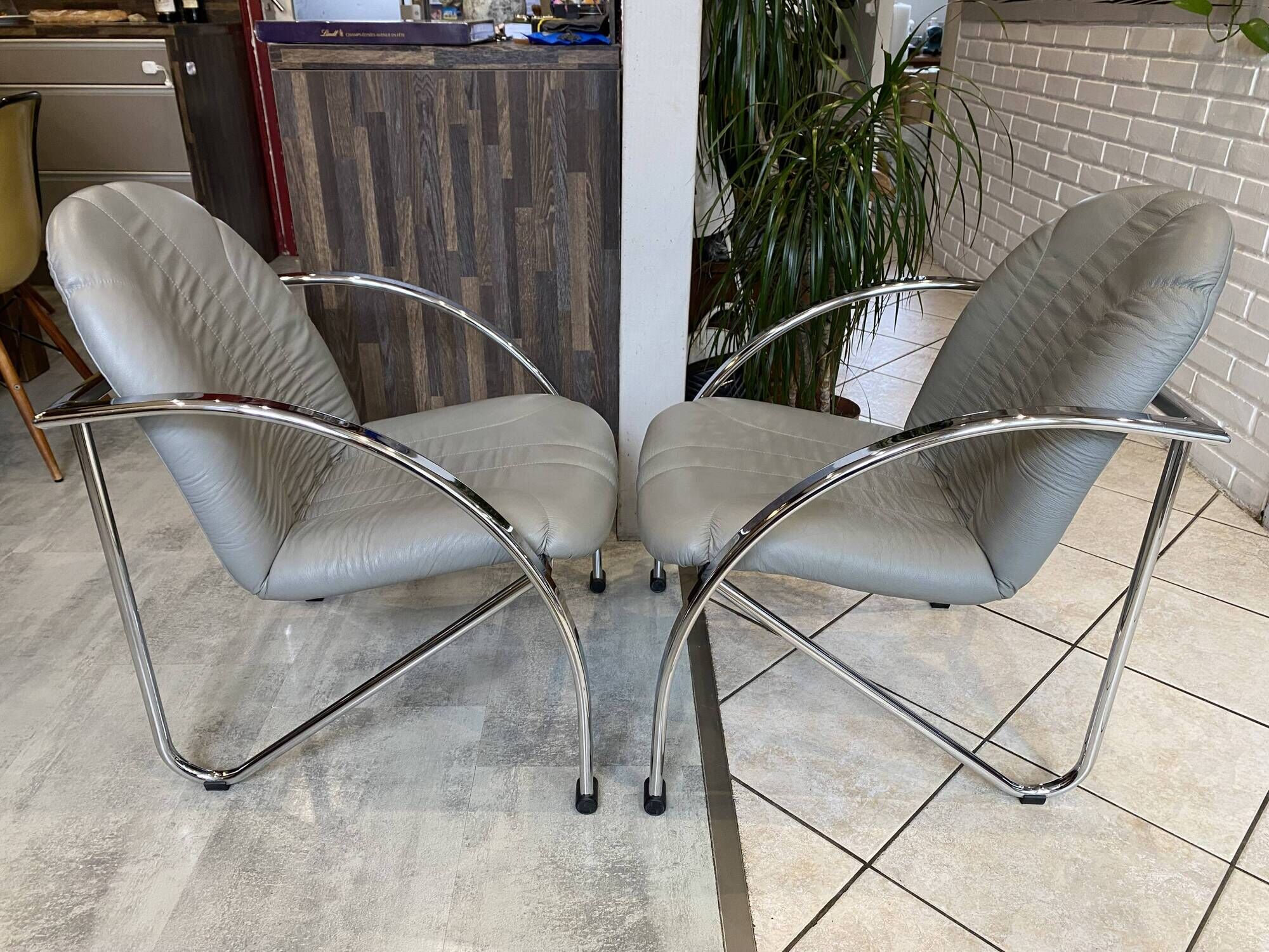 Pair of Souvignet armchairs, grey leather, chrome, 1980.